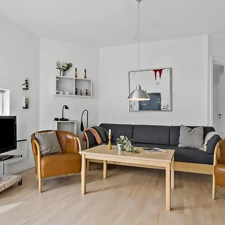 Sopark Lejl, 15 *